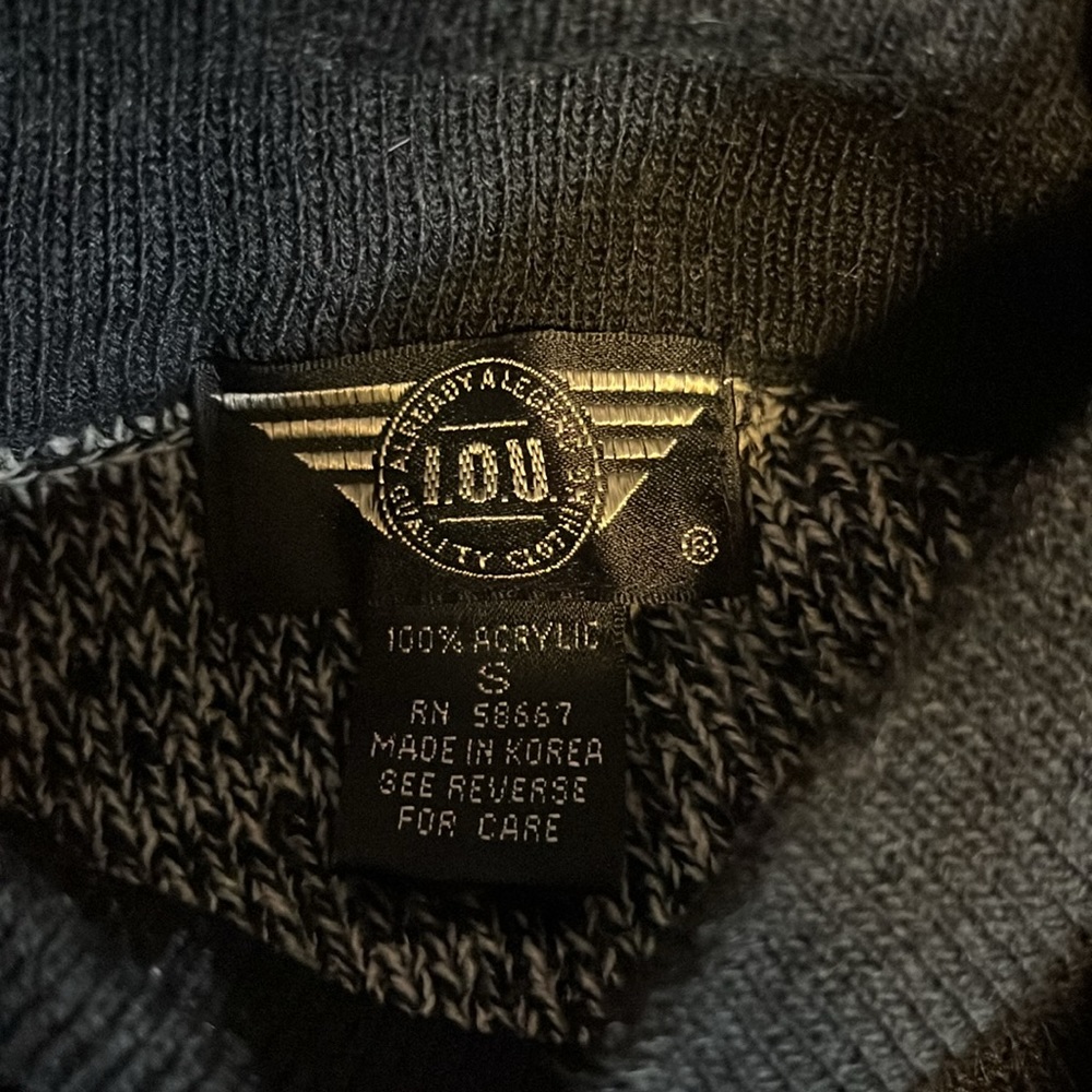 Iou Vintage Small World Class Active Sportswear Sweater View 3